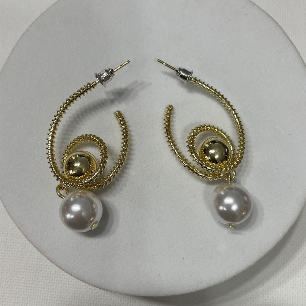Elegant Gold and Pearl Drop Earrings - Picture 12 of 14